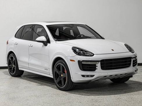 Used 2016 Porsche Cayenne GTS image 4