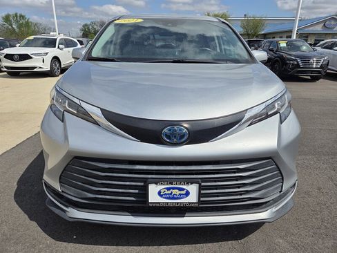 Used 2021 Toyota Sienna LE image 8