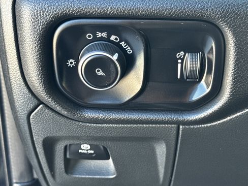 Used 2024 RAM 1500 Laramie AWD/4WD image 26