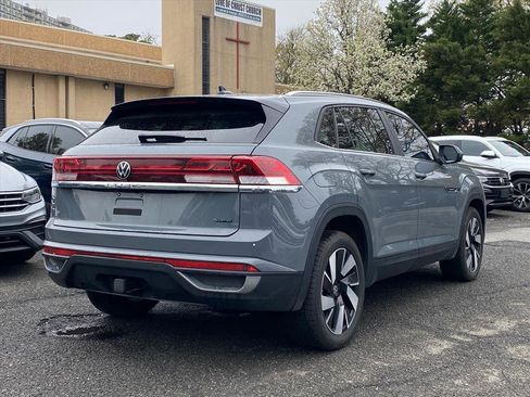 Certified 2024 Volkswagen Atlas Cross Sport SE image 3