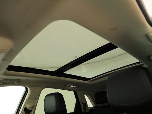 Used 2019 Cadillac XT5 Premium Luxury FWD image 25