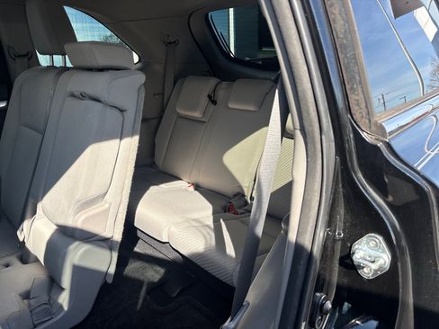 Used 2015 Toyota Highlander LE image 38