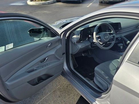 Certified 2025 Hyundai Elantra Sport image 33