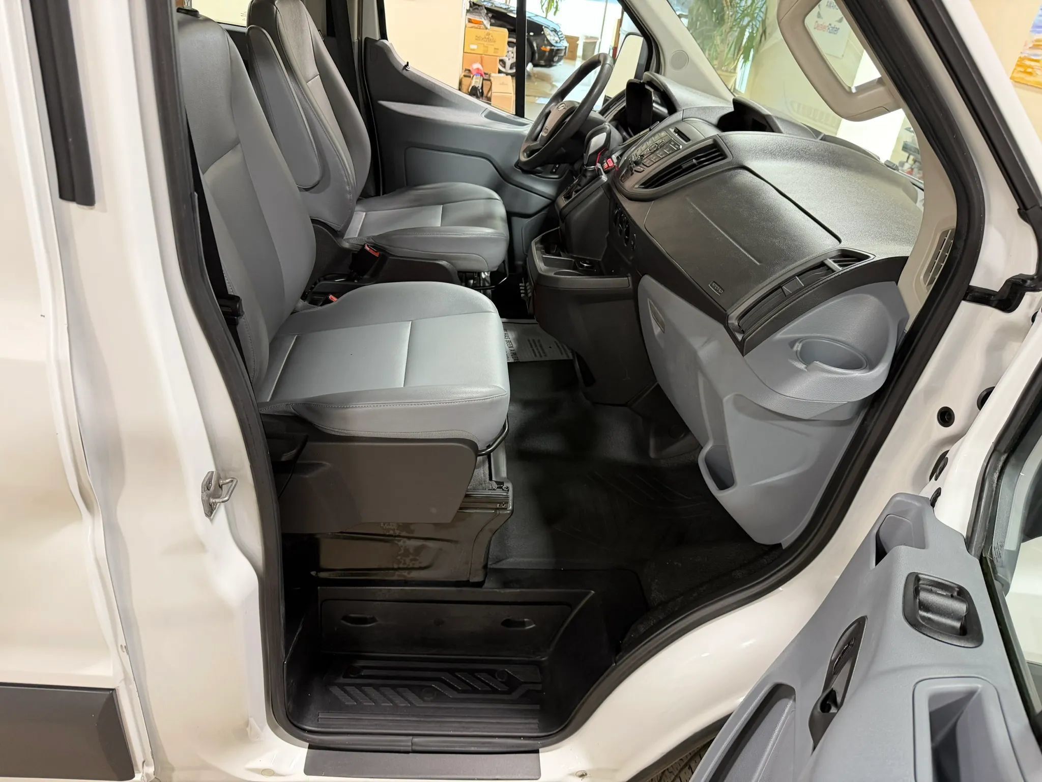 Used 2015 Ford Transit 350 XL RWD image 29
