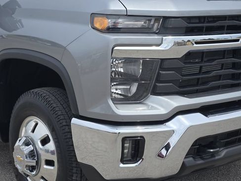 Used 2026 Chevrolet Silverado 3500 LT w/ Safety Package AWD/4WD image 9