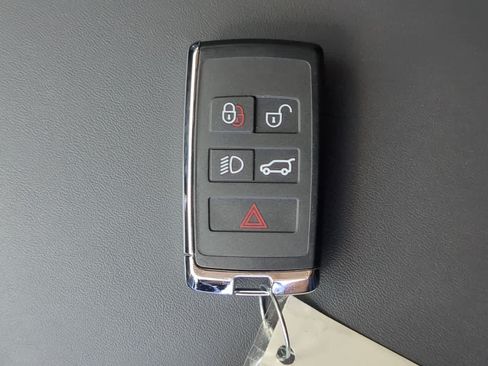 Certified 2025 Land Rover Range Rover SE AWD/4WD image 38