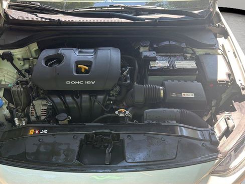 Used 2017 Hyundai Elantra Value Edition FWD image 9