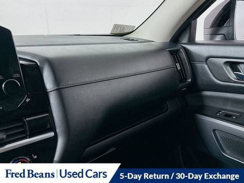 Used 2023 Nissan Pathfinder SL AWD/4WD image 27