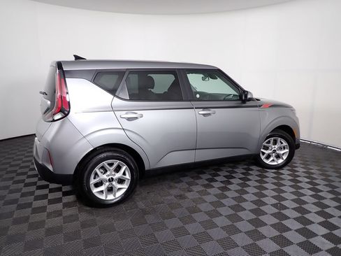 Used 2025 Kia Soul LX w/ LX Technology Package FWD image 15