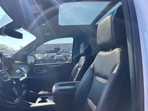 Used 2022 GMC Yukon XL AT4 AWD/4WD image 9