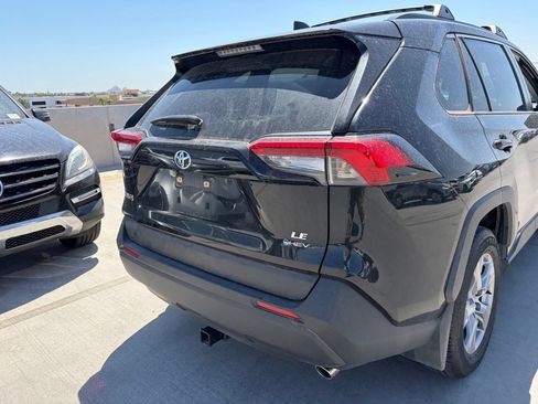 Used 2025 Toyota RAV4 LE AWD/4WD image 4