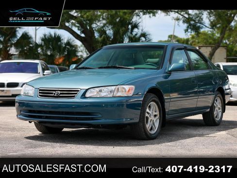 Used 2000 Toyota Camry LE FWD image 1