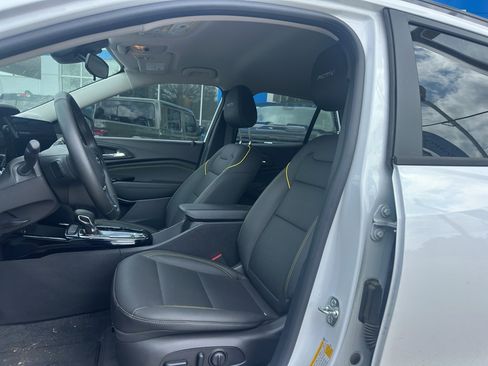 Used 2026 Chevrolet Trax ACTIV w/ Driver Confidence Package FWD image 2