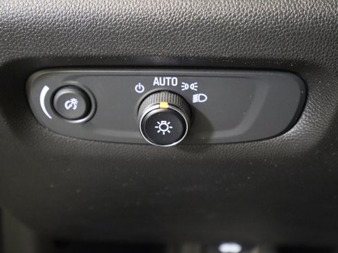 Used 2022 Chevrolet Traverse LT FWD image 33