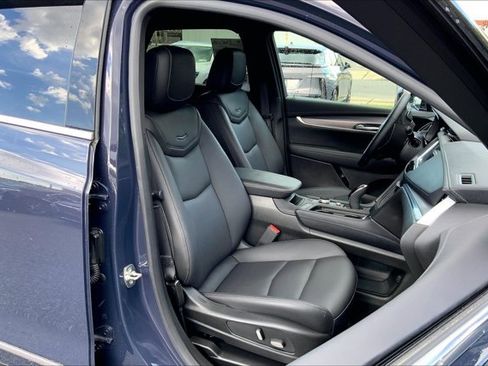 Used 2025 Cadillac XT5 Luxury AWD/4WD image 6