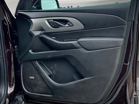 Used 2023 Chevrolet Traverse LT w/ LT Premium Package image 28