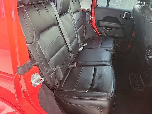 Used 2021 Jeep Wrangler Unlimited Sahara image 41