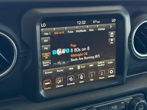 Used 2022 Jeep Wrangler Unlimited Rubicon 4xe w/ Cold Weather Group AWD/4WD image 21