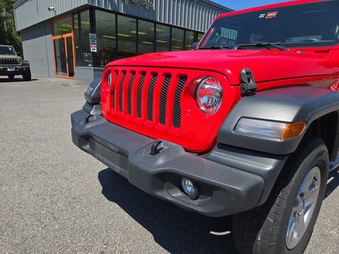 Used 2019 Jeep Wrangler Sport AWD/4WD image 9