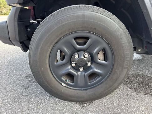 Used 2022 Jeep Wrangler Sport image 32