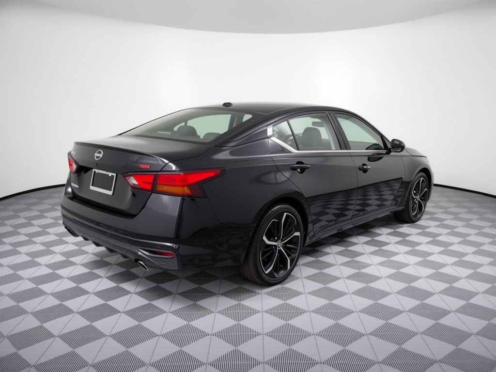 Used 2025 Nissan Altima 2.5 SR FWD image 9