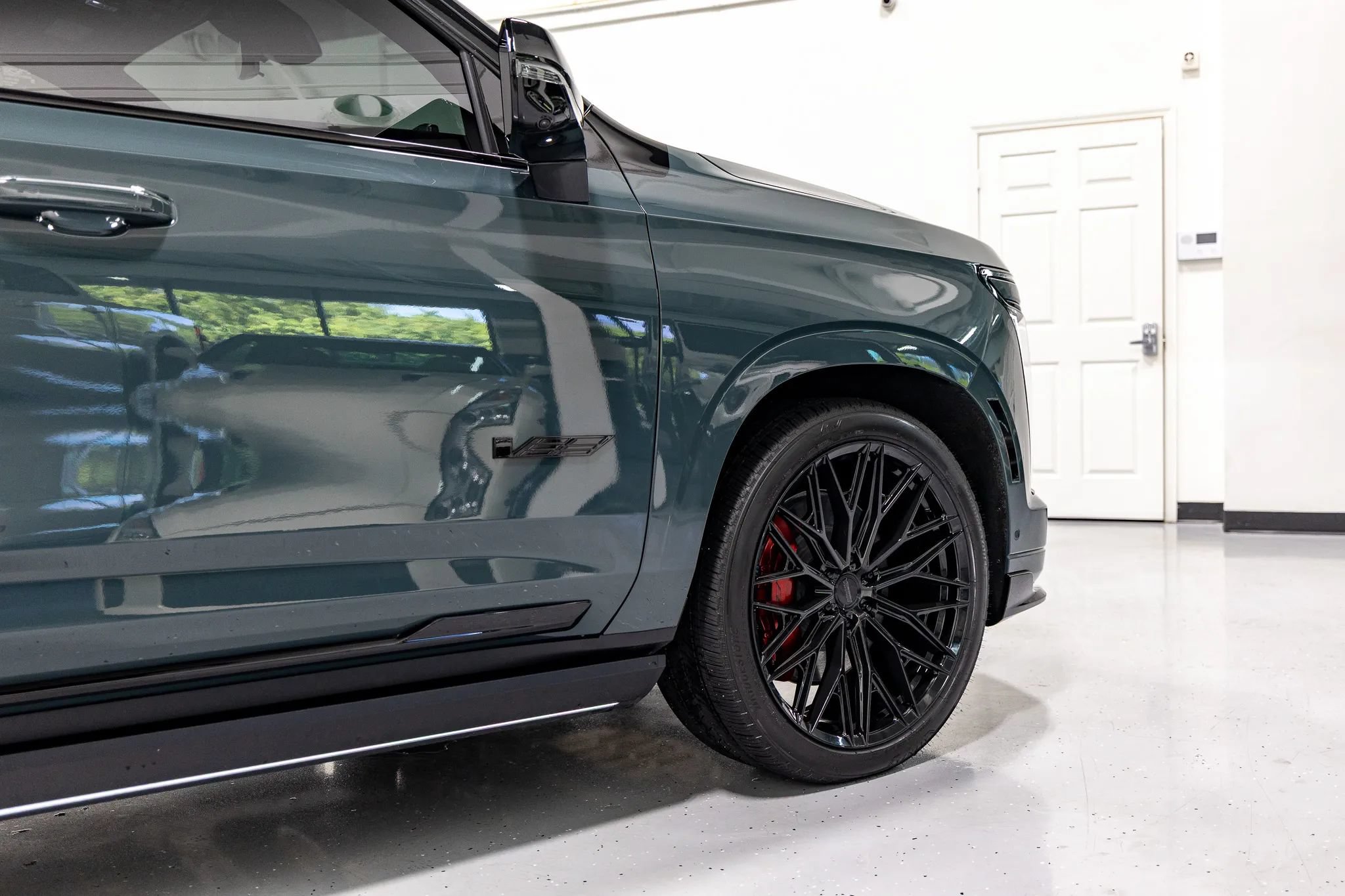 Used 2026 Cadillac Escalade V w/ LPO, ONYX Package AWD/4WD image 24