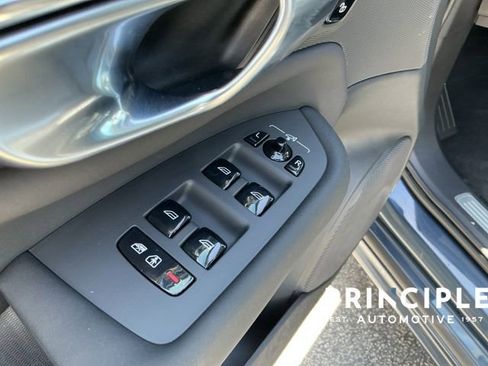 Certified 2025 Volvo XC90 B5 Plus image 24