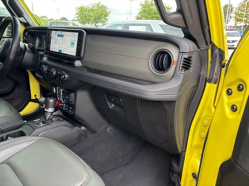 Used 2024 Jeep Gladiator Mojave AWD/4WD image 27