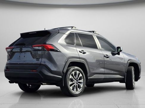 Used 2022 Toyota RAV4 XLE Premium AWD/4WD image 22