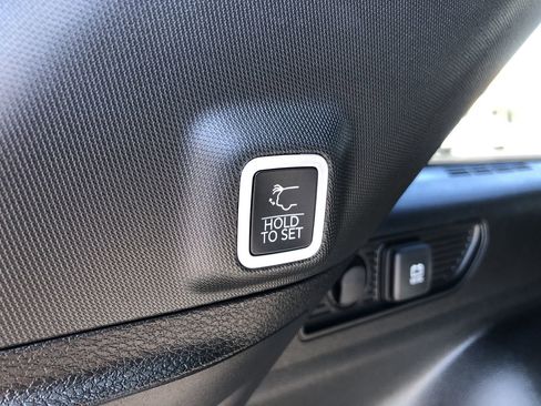 New 2025 Jeep Grand Cherokee Limited w/ Black Appearance Package image 18