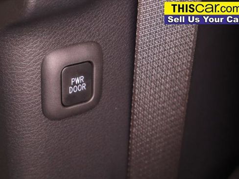 Used 2025 Toyota Sienna XLE image 34