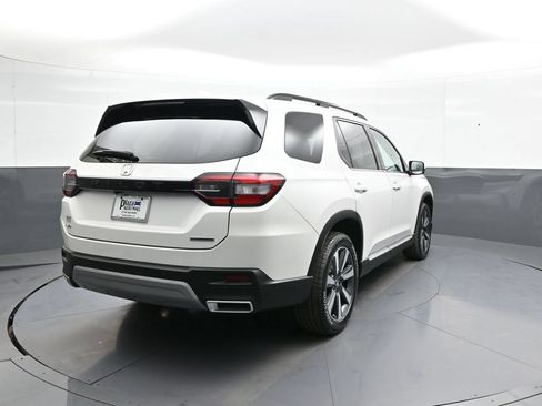 Used 2024 Honda Pilot Touring image 6