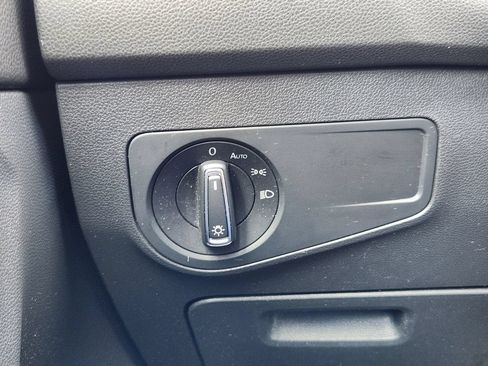 Used 2019 Volkswagen Tiguan SE AWD/4WD image 18