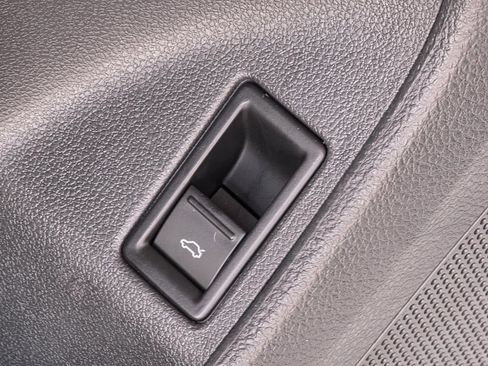 Used 2016 Volkswagen Jetta SE FWD image 25