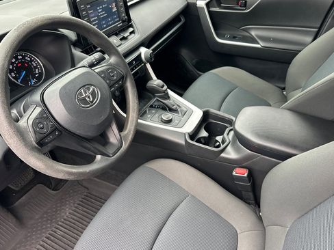 Used 2021 Toyota RAV4 LE AWD/4WD image 9