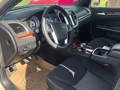 Used 2012 Chrysler 300 RWD image 6