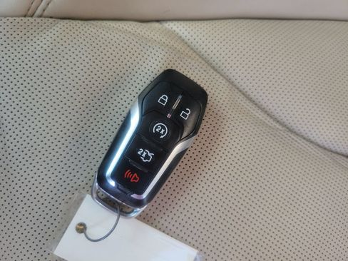 Used 2016 Lincoln MKX Reserve w/ Technology Package FWD image 37