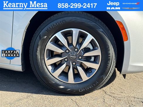 Used 2024 Chrysler Pacifica Select image 6