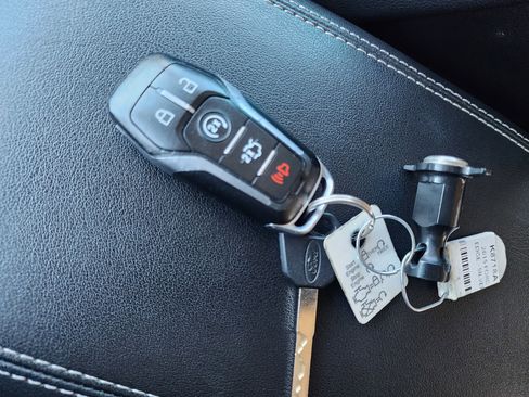 Used 2015 Ford Edge Titanium w/ Equipment Group 301A image 28