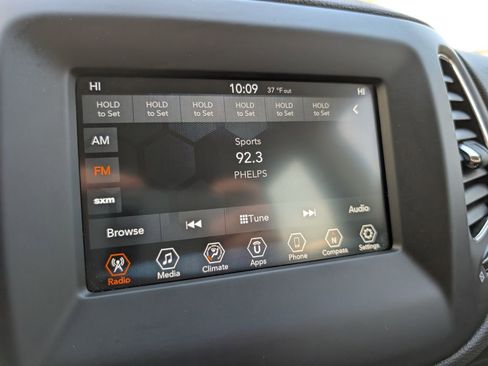 Used 2019 Jeep Compass Latitude image 22