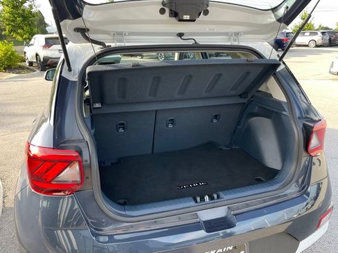 Used 2024 Hyundai Venue Limited FWD image 27