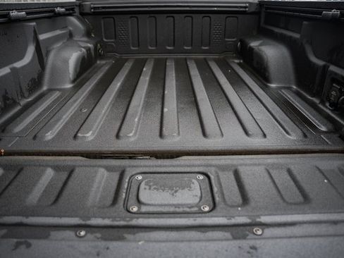 Used 2020 Jeep Gladiator Overland image 12