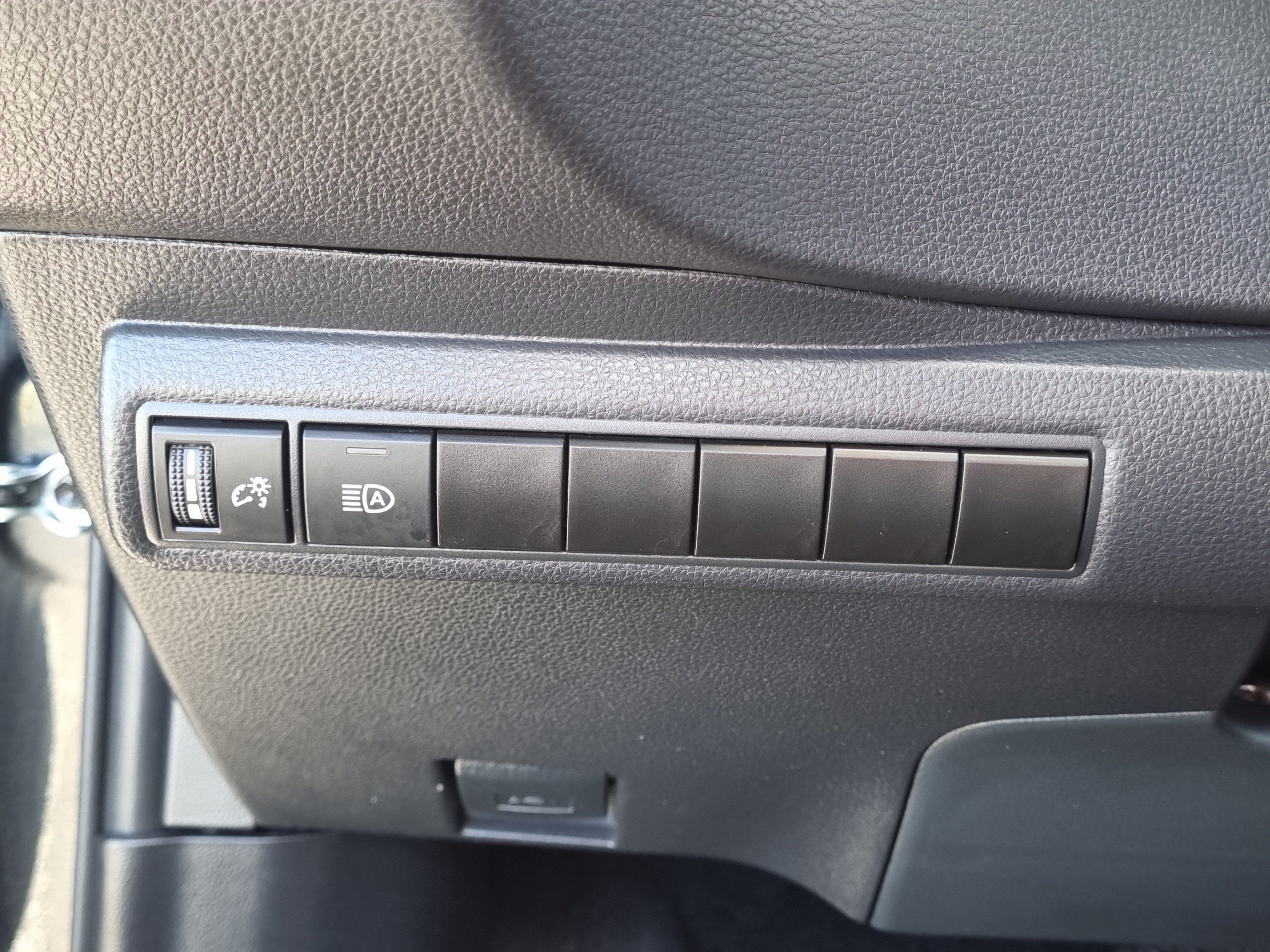 Used 2025 Toyota Corolla LE FWD image 25
