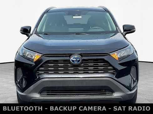 Used 2020 Toyota RAV4 LE AWD/4WD image 2