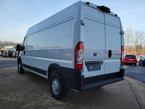 Used 2025 RAM ProMaster 2500 w/ Convenience Group FWD image 3