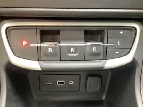 Used 2024 GMC Terrain SLE image 28