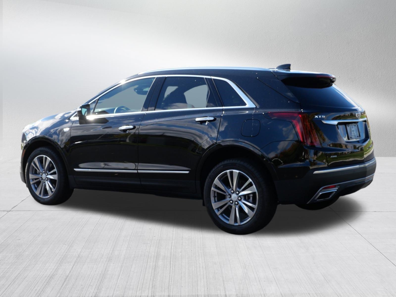 Used 2026 Cadillac XT5 Premium Luxury w/ LPO, Floor Liner Package AWD/4WD image 5