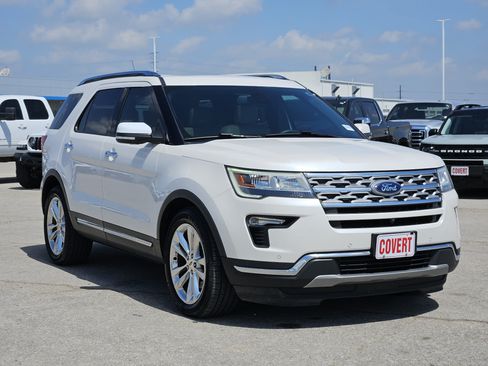 Used 2018 Ford Explorer Limited w/ Ford Safe & Smart Package FWD image 3