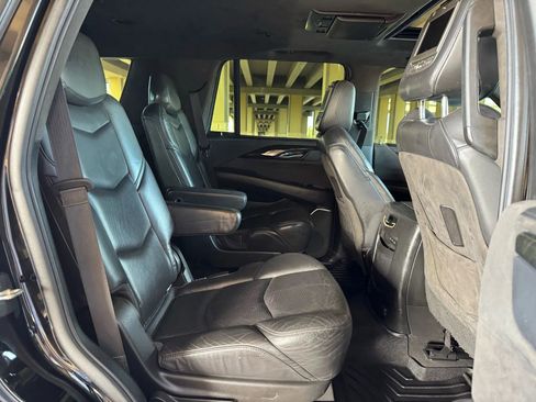Used 2019 Cadillac Escalade Platinum image 28