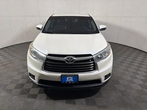 Used 2015 Toyota Highlander Plus FWD image 3